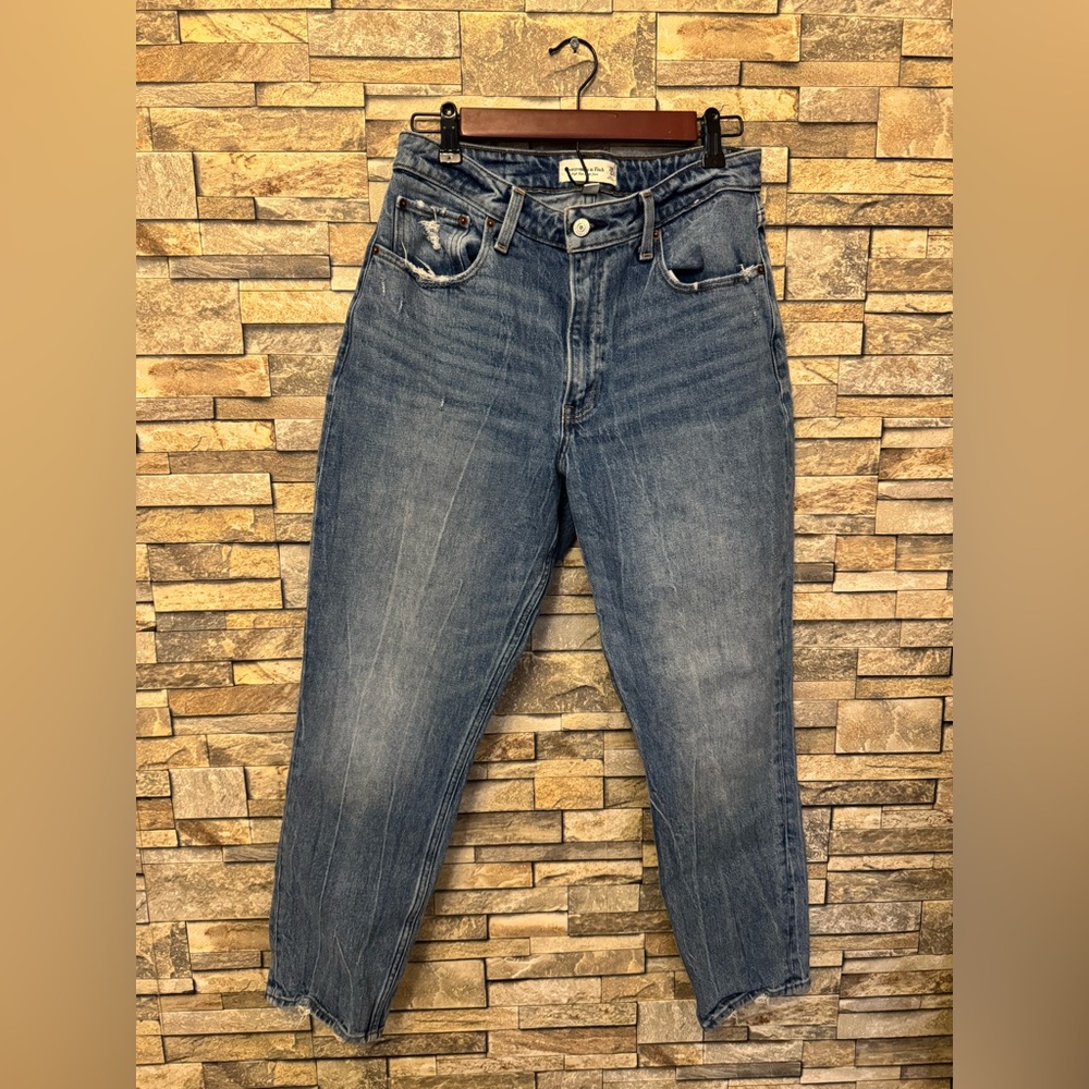 Abercrombie high rise mom Jean 29/8